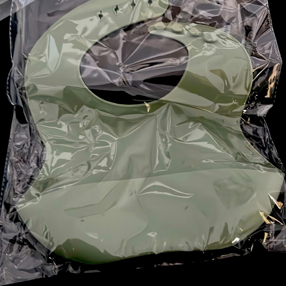 Silicone bib